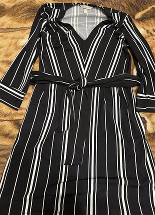 Жіноча сукня з поясом