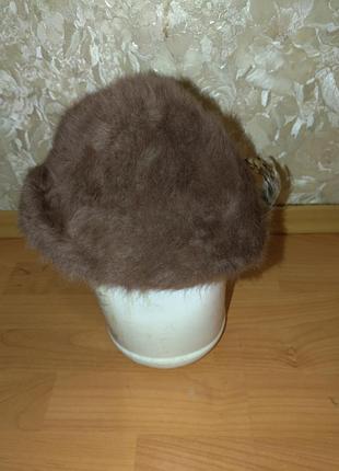 Вінтажний дизайнерський капелюх/ шапка із ангори та пером із сокола!