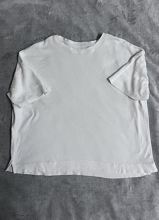 Базова біла футболка оверсайз крою