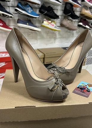 Жіночі туфлі bally cuir taupe на високому кабллку підборах 39 р бежеві