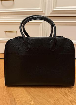 Чорна жіноча сумка the row margaux 15 black grained leather — італія