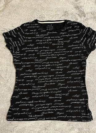 Стильна чорна футболка primark з написами