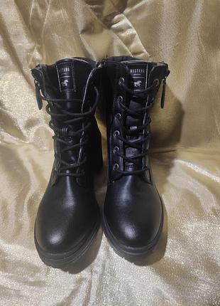 Женские ботинки mustang