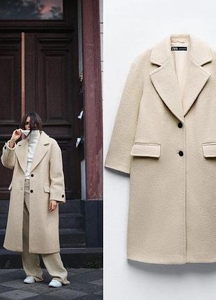 Жіноче довге пальто zara з букле, білого кольору