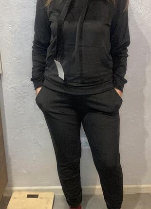 Костюм жіночий