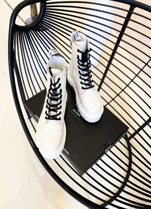 Ботинки dr. martens white cream