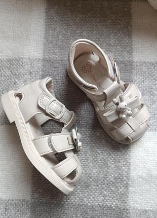 Босоніжки для дівчинки jong golf 24 розмір, на стопу 14.5см молочного кольору