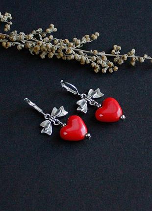 Маленькі червоні сережки з керамічними сердечками ручна робота