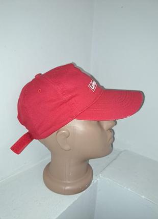 Бейсболка красная
