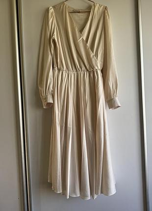 Красива нарядна сукня