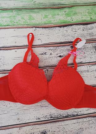 Красивый женский бюстгальтер