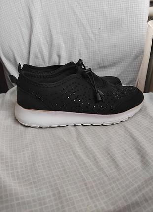 Легкие женские кроссовки в стразах нп ногу 23см