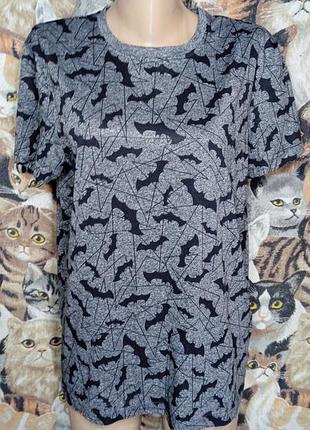 Футболка с летучим мышами