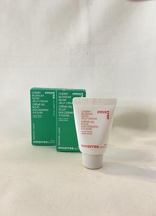Зволожуючий гелевий крем для сяйва шкіри на основі квіток вишні чеджу innisfree cherry blossom glow jelly cream