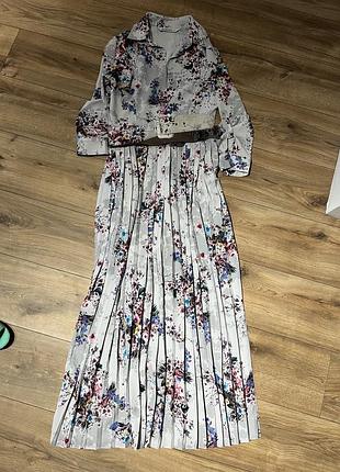 Максі сукня з коміром в квітковий принт