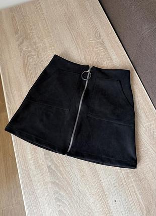 Чорна замшева спідниця