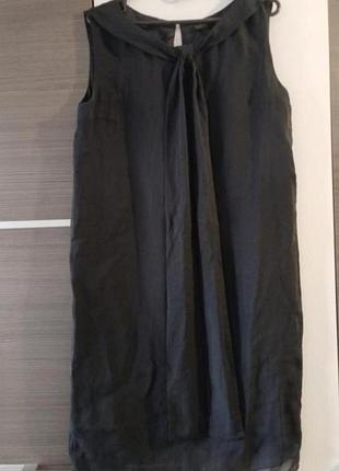 Женское шикарное платье,школьного бренда cos.
размер 34, xs.