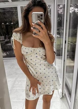 Шовкова коротка сукня з квітковим принтом