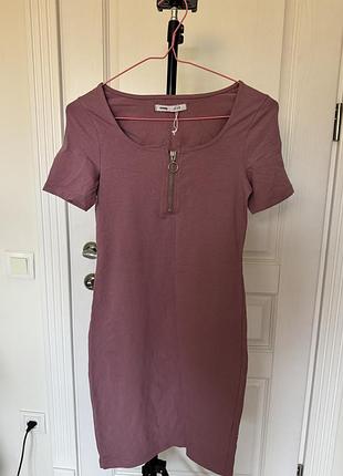 Сукня (плаття) sinsay облягаюче і добре тягнеться