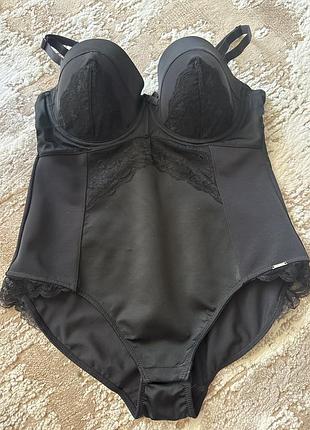 Елегантний чорний боді з мереживними вставками 🌹