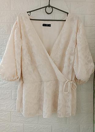 Гарна жіноча блуза