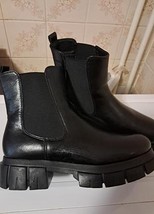 Женские ботинки