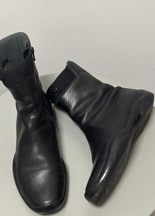 Чоботи від prada оригінал