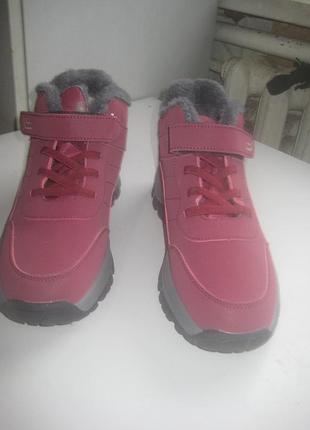 Нові, дуже гарні, теплі черевики зі штучної  замши.р- 42,5 устілка 27 ,3 см