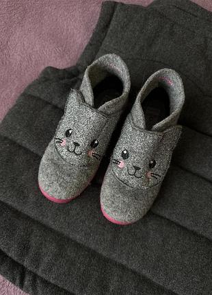 Теплі тапочки для дівчинки в садочок
