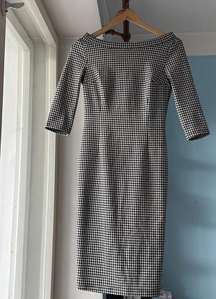 Стильна приталена сукня в дрібну гусину лапку xs