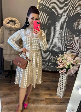 Приталенное платье с принтом гусиная лапка