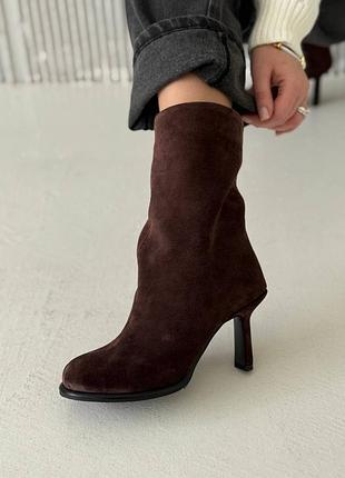 Трендовые демисезонные ботильоны без замка в стиле