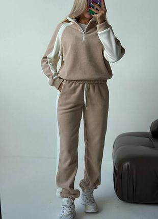 Женский брючный прогулочный костюм