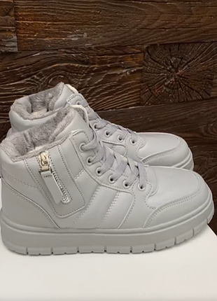 Високі утеплені кросівки на хутрі