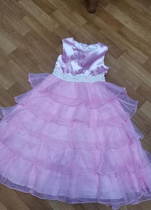 Нарядное платье на 6-7лет