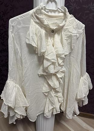 Стильна блуза з воланами італія
