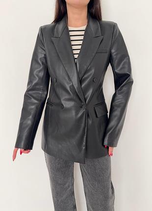 Невероятный кожаный пиджак zara