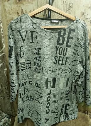 Стильна жіноча кофта з написами