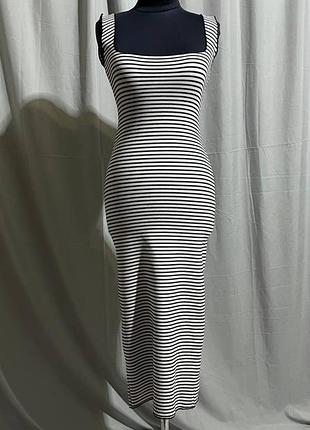 Стрейчива сукня міді в смужку від zara
36 розмір(s)