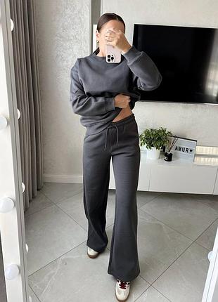 Теплый женский брючный костюм