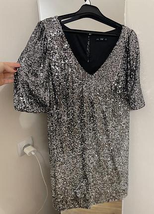 Дуже гарна святкова коротка сукня у паєтках розмір л