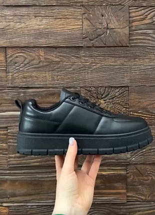 Кроссовки из эко-кожи