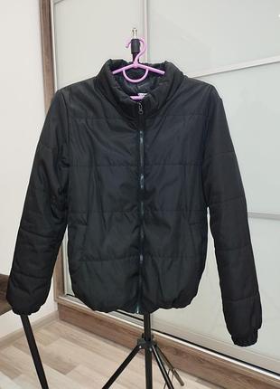 Осенняя куртка черная 44 размер