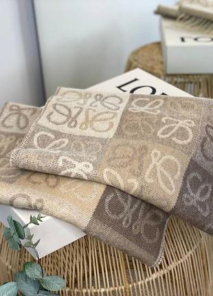 Шарф в стилі loewe