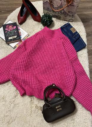 Яскравий теплий светр