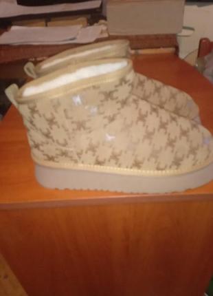 Продам угги в новому стані.купляли набагато дорожче.тел.0932091966.пересилаю