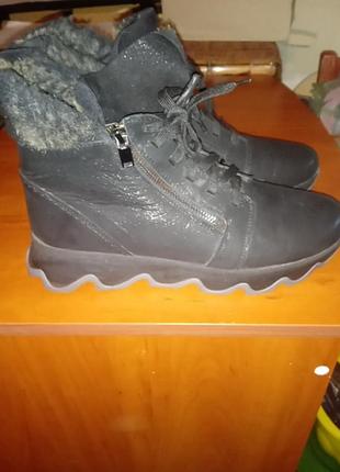 Продам ботинки жіночі