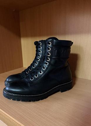 Чорні чобітки twinset