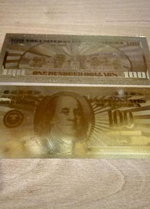 Золотая однотонная банкнота 100 долларов сша.