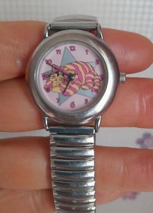 Часы винтаж на браслете эксклюзивный текучесть. кварц. oliver postgate and peter firmin.